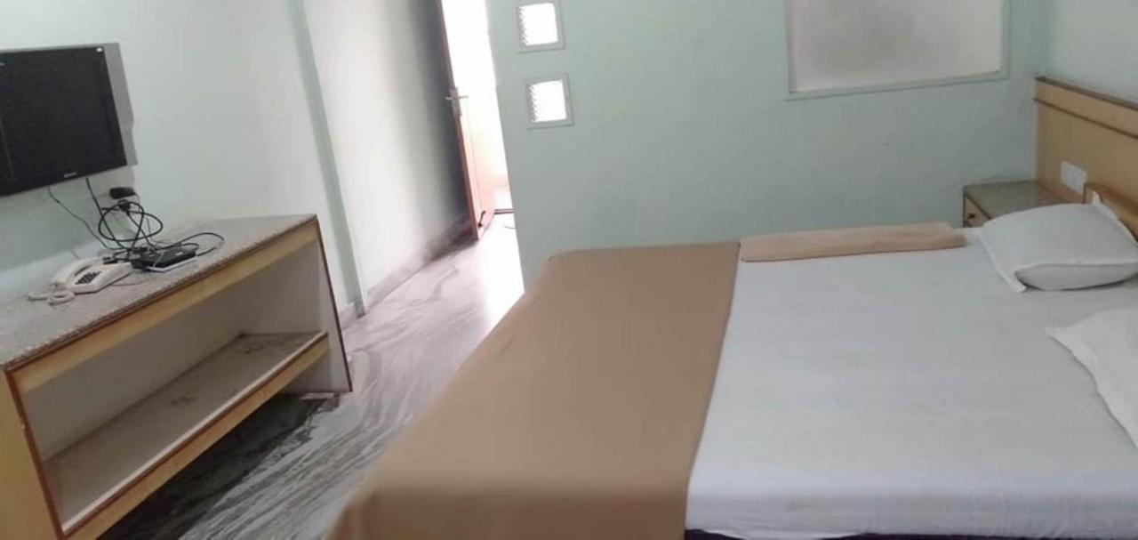 Iroomz Hoysala Residency Bellary Esterno foto
