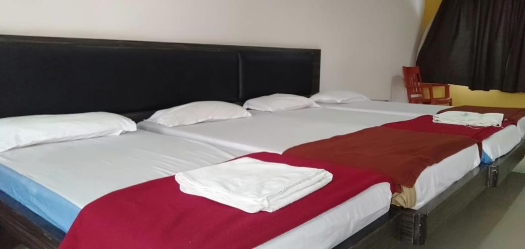 Iroomz Hoysala Residency Bellary Esterno foto