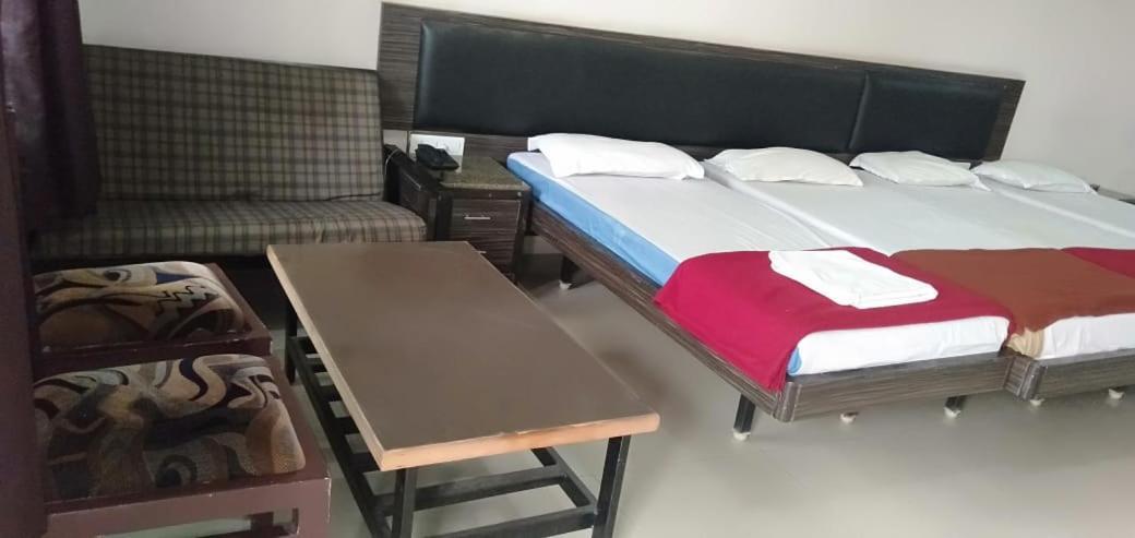 Iroomz Hoysala Residency Bellary Esterno foto