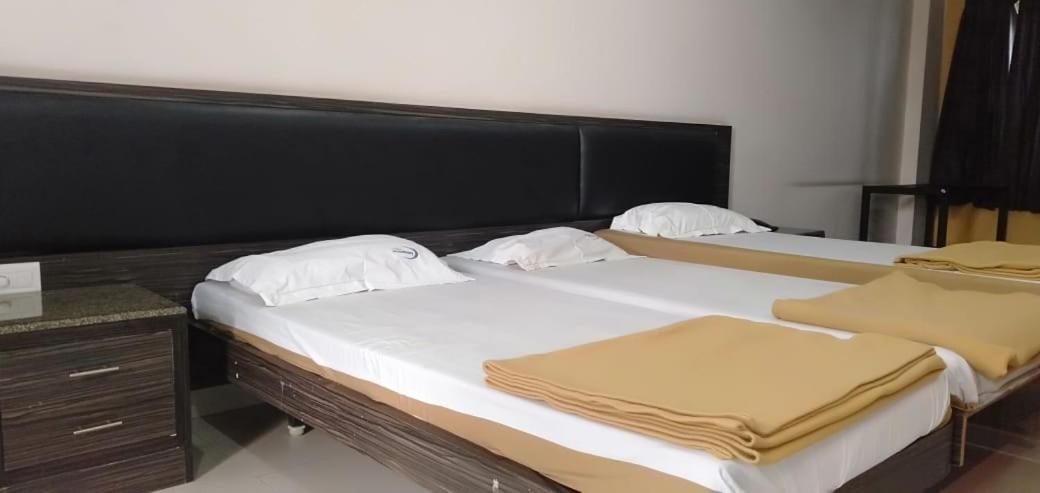 Iroomz Hoysala Residency Bellary Esterno foto